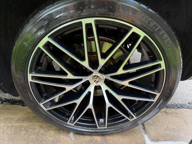 Close-up of a two-tone Porsche Macan wheel after cleaning, with bright machined spokes and a dressed black tire